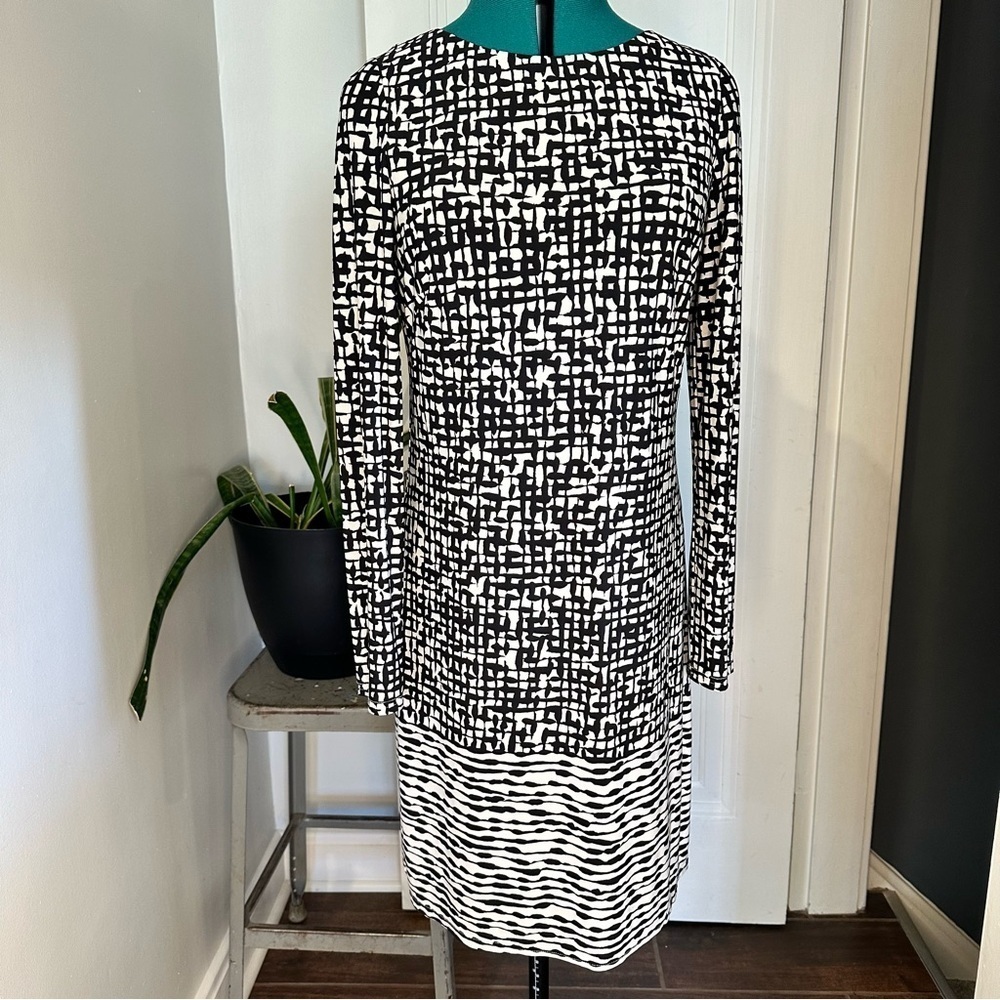 Vince Camino fit & flare shift dress in black & white. Size 10